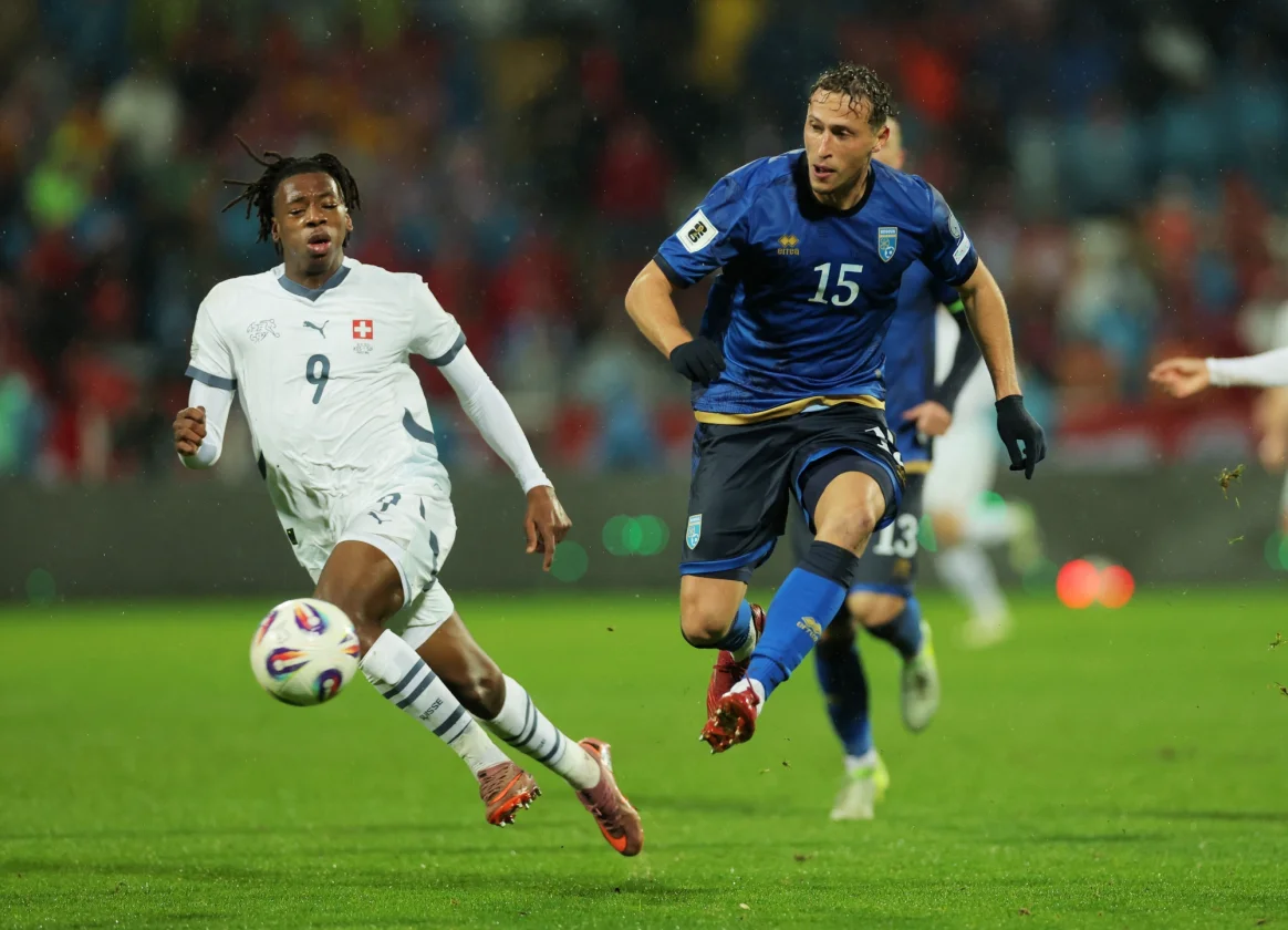 منتخب سويسرا مقعده رسميًا في نهائيات كأس العالم 2026، بعد تعادله مع نظيره الكوسوفي بنتيجة 1-1