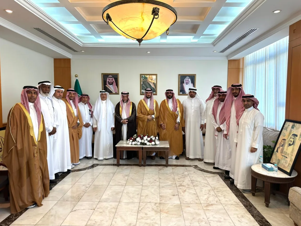 محافظ القطيف عبدالله بن علي السيف يلتقي رؤساء وممثلي الأندية الرياضية في المحافظة