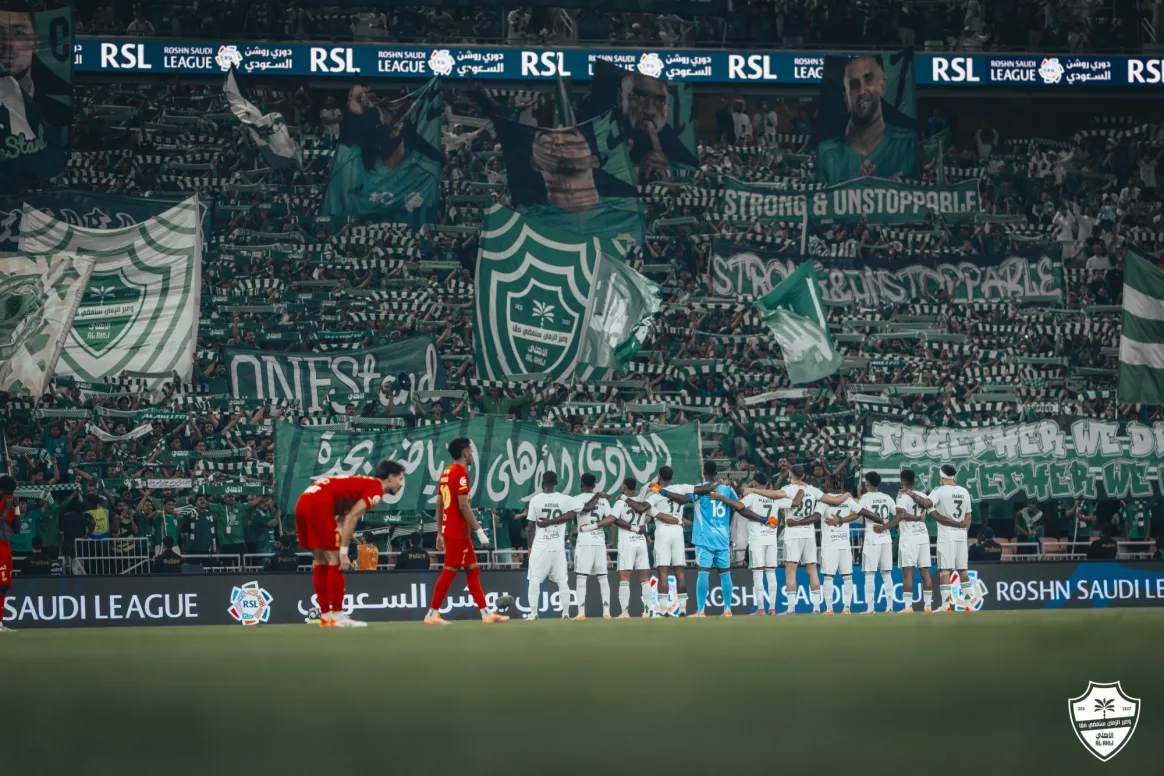جانب من مباراة الأهلي أمام القادسية