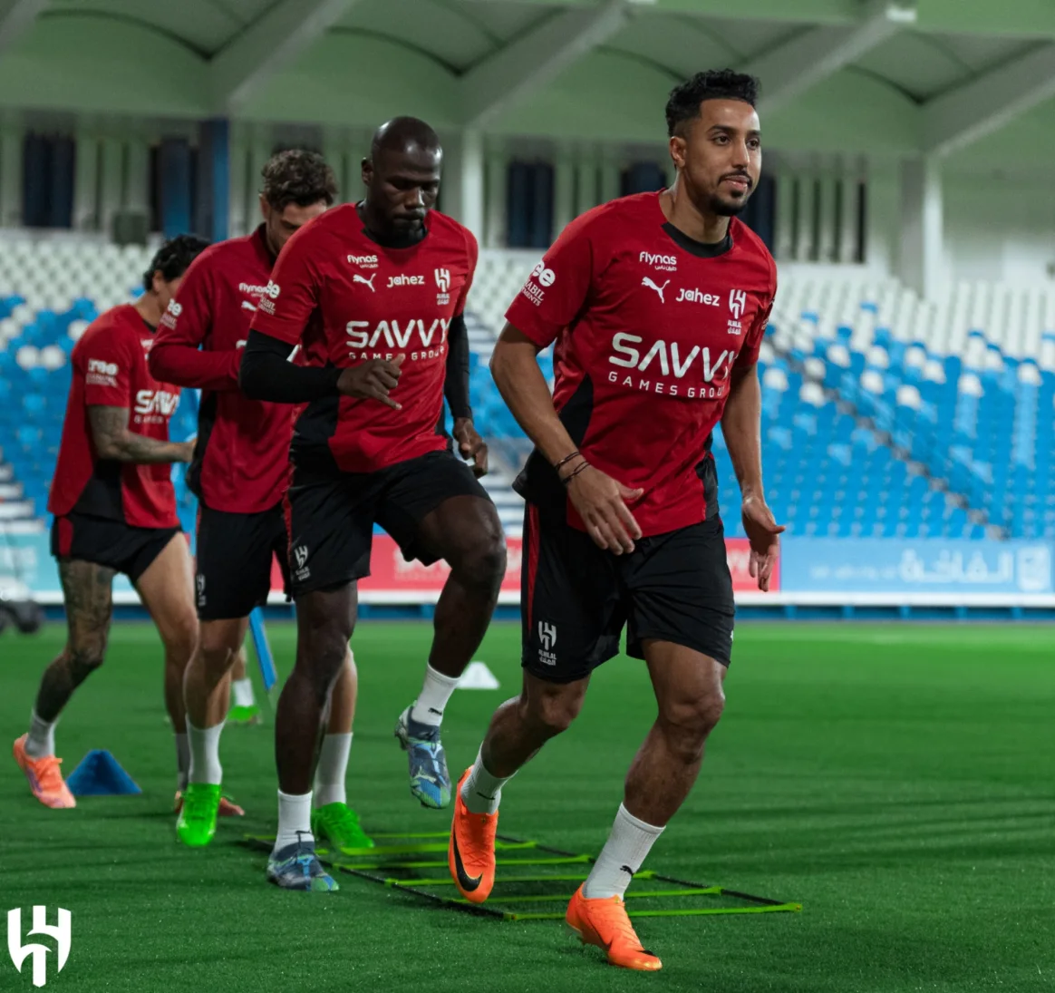 جانب من تدريبات لاعبي الهلال