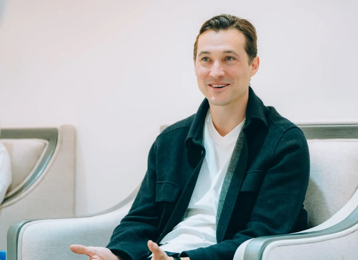 بن هاربورغ رئيس نادي الخلود