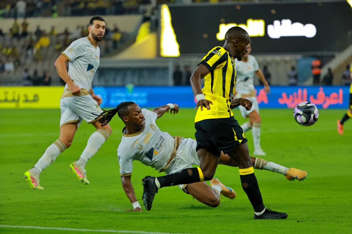 موسى ديابي في مباراة الرياض بالجولة التاسعة بدوري روشن