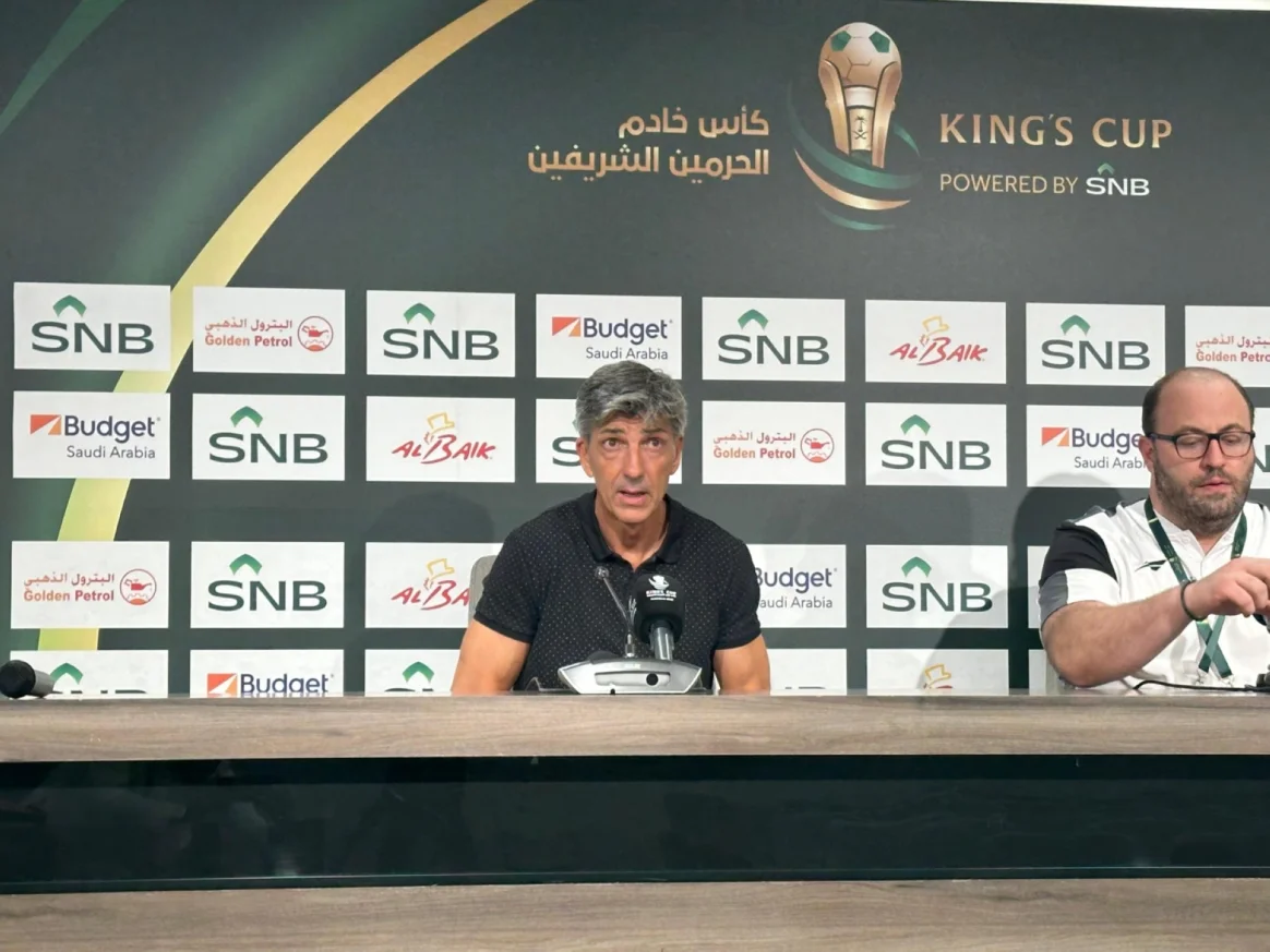 إيمانويل ألغواسيل مدرب الشباب