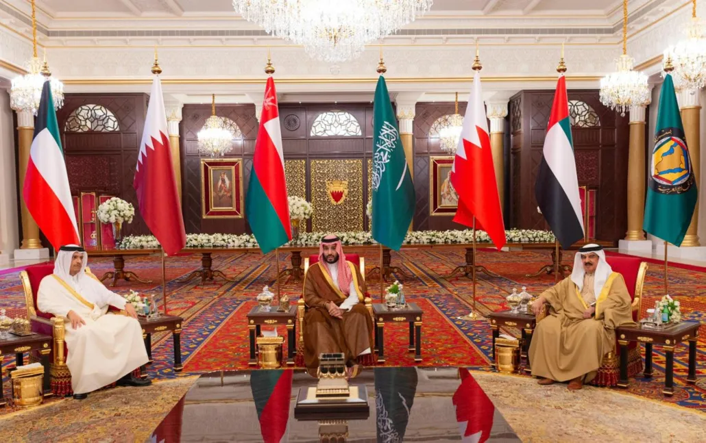 ولي العهد يرأس وفد المملكة في القمة الخليجية بالبحرين | أخبار 24