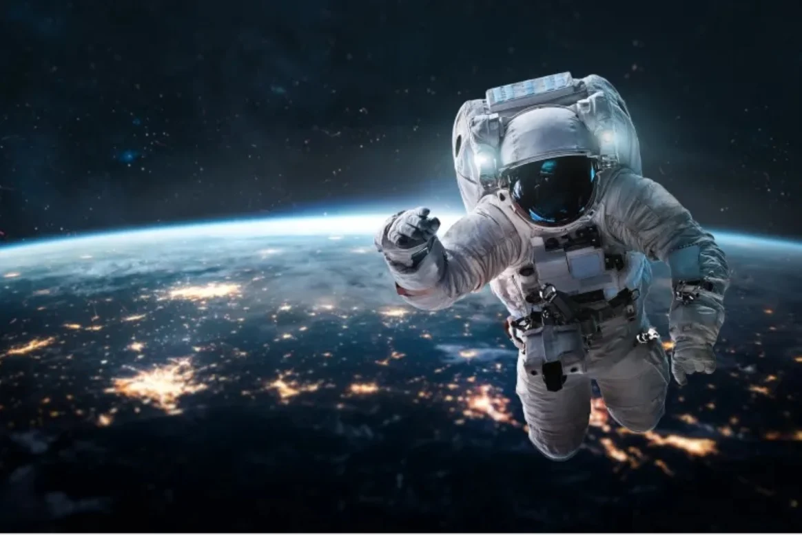 يلتزم مشغلي الرحلات الفضائية المأهولة بضمان سلامة الطاقم والمشاركين في رحلات الفضاء