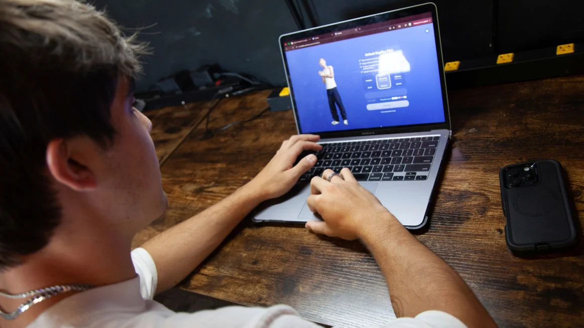 ميتا توقف وصول المراهقين لشخصيات الذكاء الاصطناعي