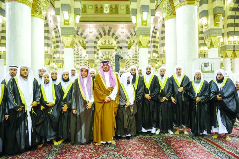 نائب أمير المدينة يرعى تخريج طلاب كلية ومعهد المسجد النبوي