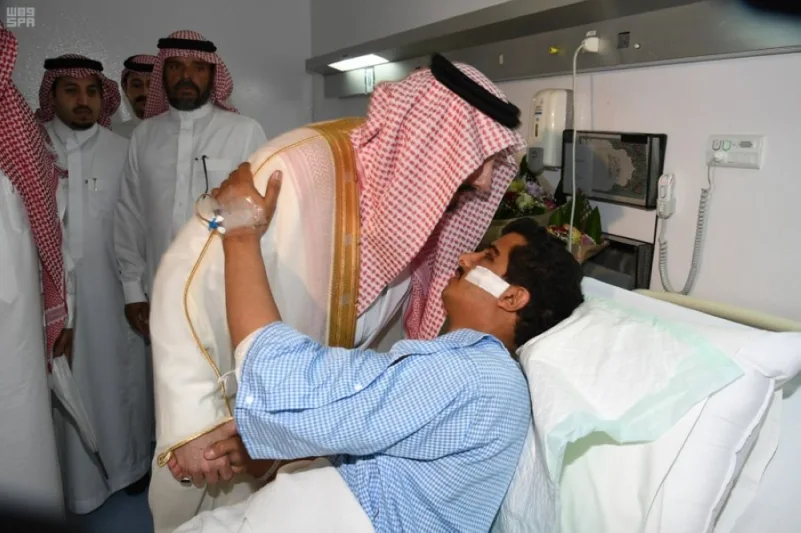 أمير عسير يزور المصاب الشهري بمستشفى النماص