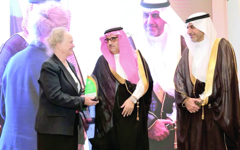 الأمير عبدالعزيز بن أحمد يفتتح لقاء «طب العيون السعودي»