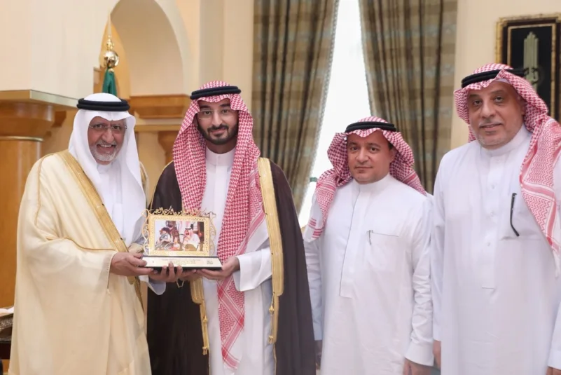 نائب أمير مكة يستقبل آل الشيخ