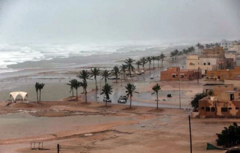 عمان تعلن وفاة شخصين و3 مفقودين نتيجة الحالة المدارية التي تعرضت ظفار