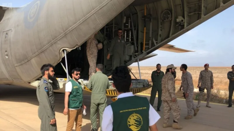 الطائرات الإغاثية السعودية تصل سقطرى لمساعدة الأهالي