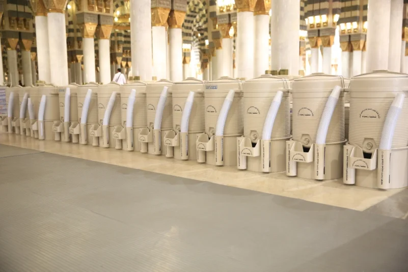 13 ألف حافظة ماء زمزم تروي عطش الصائمين في المسجد النبوي