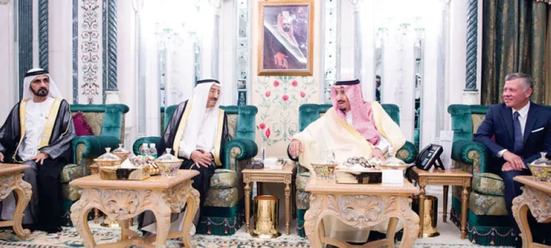 الملك يعقد اجتماعاً مع ملك الأردن وأمير الكويت ونائب رئيس الإمارات