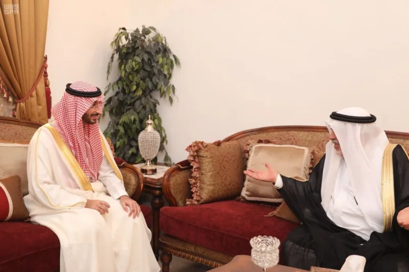 الأمير عبدالله بن بندر يعايد العلماء والمشايخ في مكة