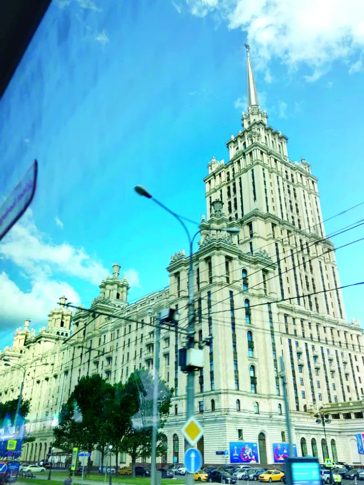 عدسة                ترصد العمارة الروسية «المبهرة»