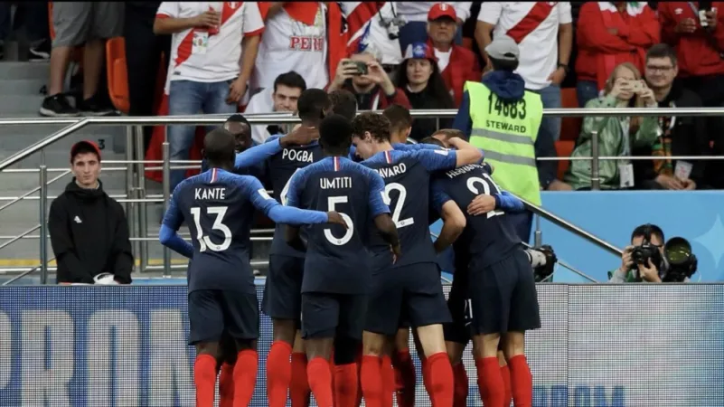 فرنسا تتأهل لدور الـ 16 بعد فوزها على البيرو 1-0
