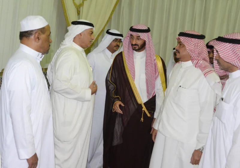 نائب أمير مكة يعزي وزير "الحج والعمرة" في والدته