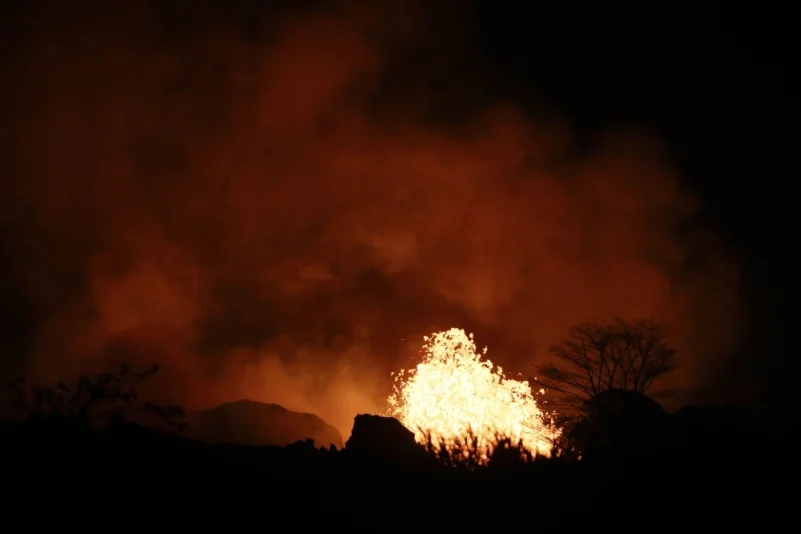 بالصور.. لحظة ثوران بركان في جزيرة هاواي