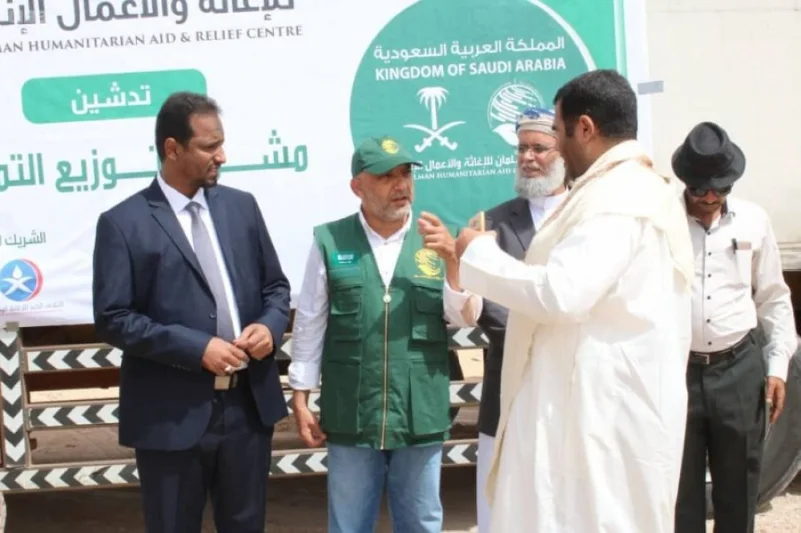 "سلمان للإغاثة" يدشّن مشروع توزيع التمور في محافظة المهرة