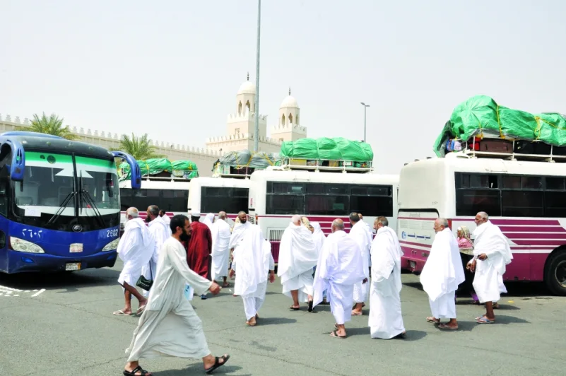 فيصل بن سلمان يتابع تفويج الحجاج إلى مكة