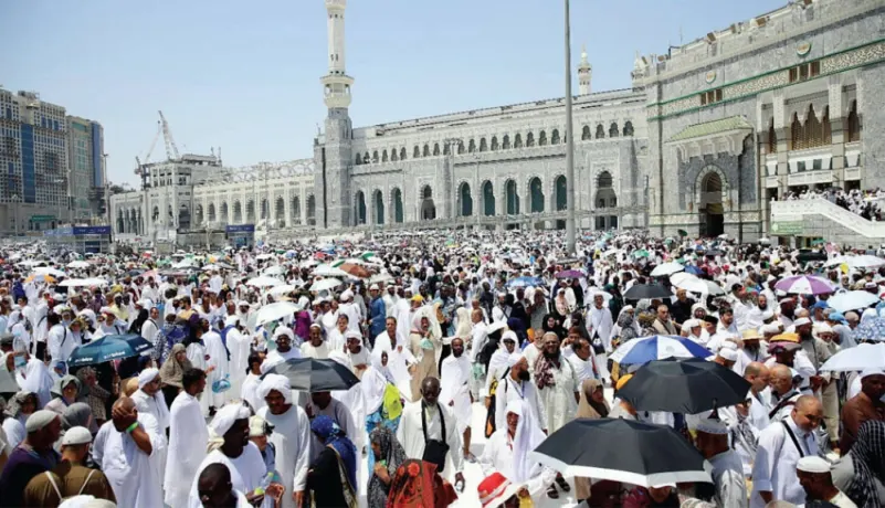 مليون ونصف المليون يؤدون صلاة الجمعة بالمسجد الحرام