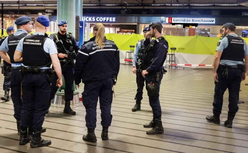هجوم بالسكين داخل محطة قطارات أمستردام