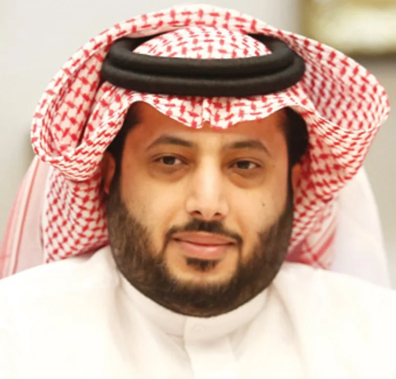 آل الشيخ يقدم نصف مليون ريال لأسرة الراحل "خالد قاضي"