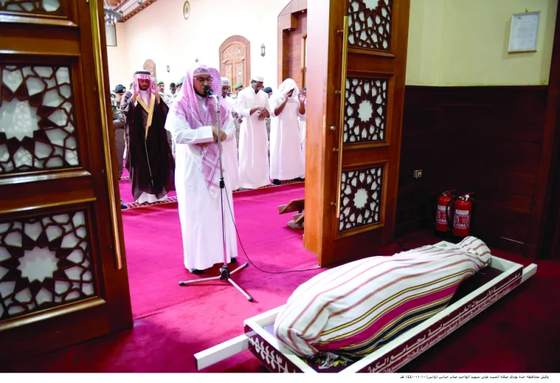 وكيل محافظة جدة يؤدي الصلاة على الشهيد حباس