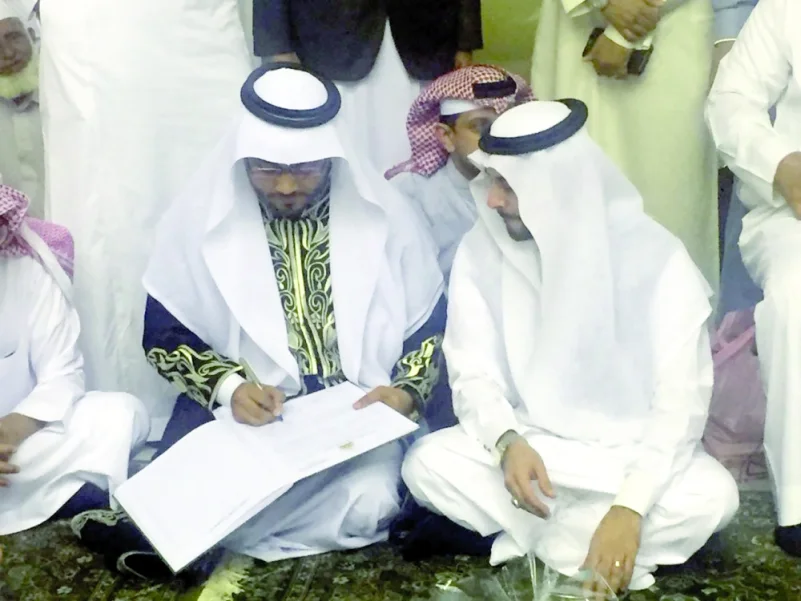 تنافس بين المعتمرين وأهل مكة على الفوز بعقد القران في المسجد الحرام