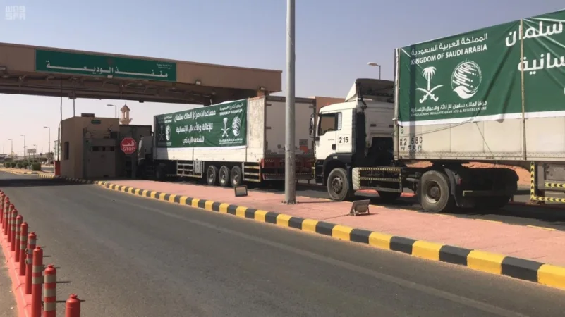 عبور 16 شاحنة إغاثية من مركز الملك سلمان إلى صنعاء وتعز