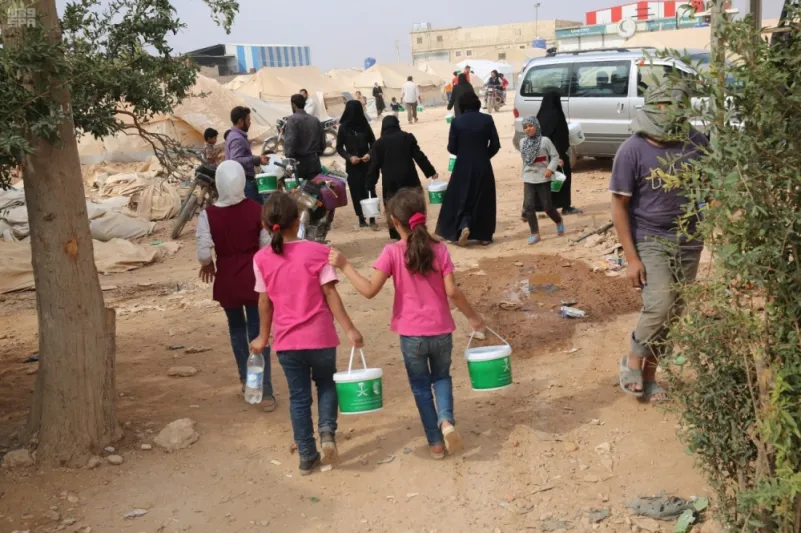 "سلمان للإغاثة" يوزع وجبات غذائية بسوريا ويدرب معيلات اليمن