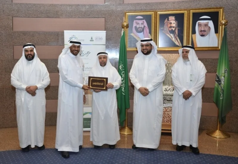 جامعة الملك عبدالعزيز تكرم المشاركين بتدريب المعلمين