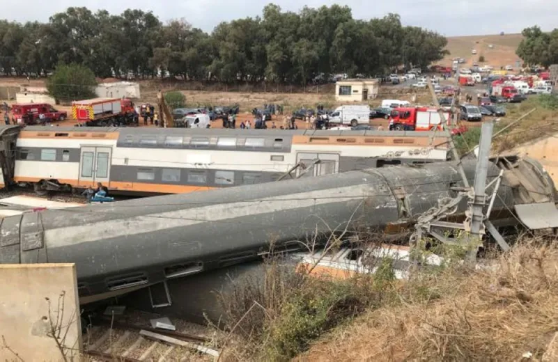 7 قتلى و86 جريحا في حادث خروج قطار عن سكته في المغرب