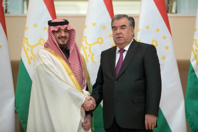 وزير الداخلية يستعرض العلاقات الثنائية مع رئيس طاجيكستان
