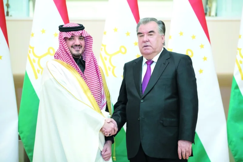 رئيس طاجيكستان يستعرض العلاقات الثنائية مع وزير الداخلية