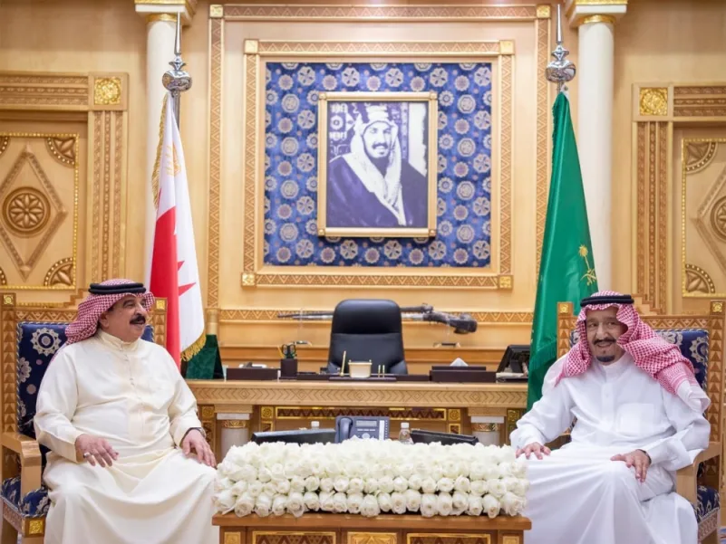خادم الحرمين الشريفين يعقد جلسة مباحثات مع ملك البحرين