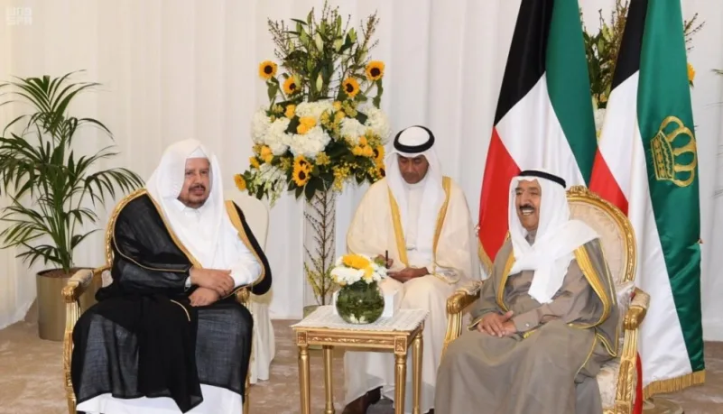 أمير الكويت يستقبل رئيس مجلس الشورى