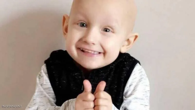 قبل وفاته بساعات.. "طفل السرطان" يعتذر لأمه