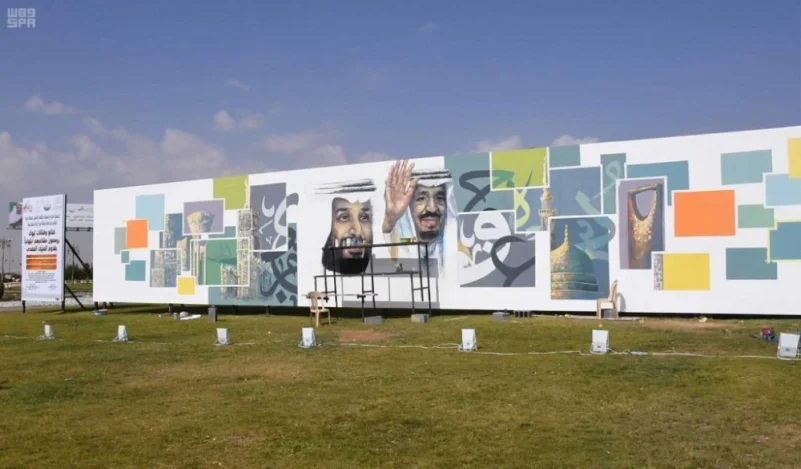 20 فناناً وفنانة يرسمون أكبر جدارية بتبوك ابتهاجاً بخادم الحرمين