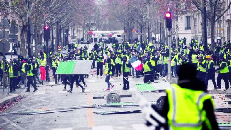ماكرون يرفض احتجاجات باريس: «لن أرضى أبداً بالعنف»