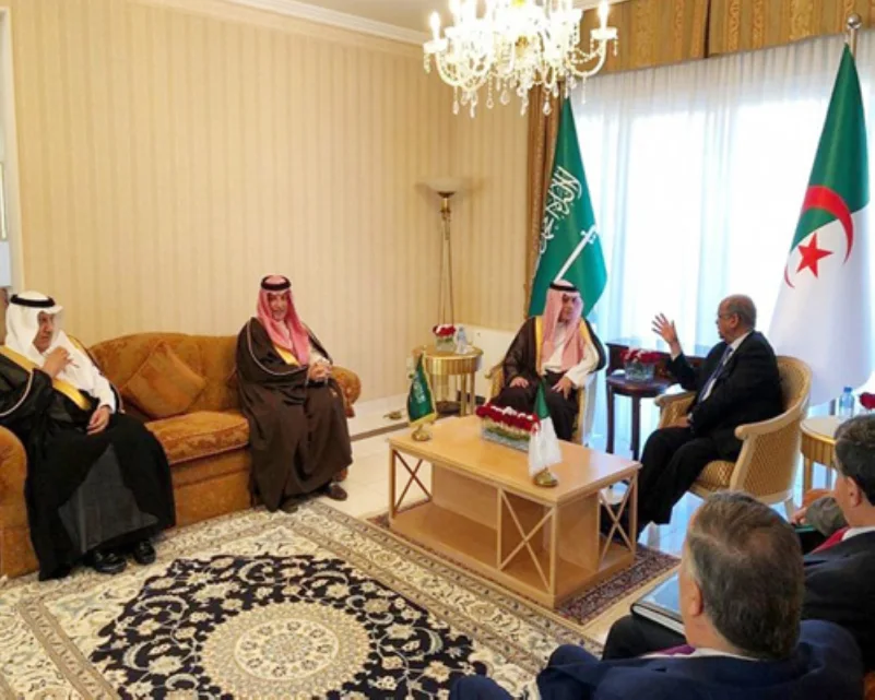 "الجبير" يلتقي وزير الخارجية الجزائري