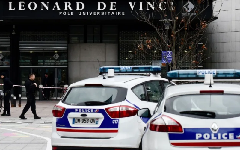 مقتل محاضر على يد طالب مفصول في باريس