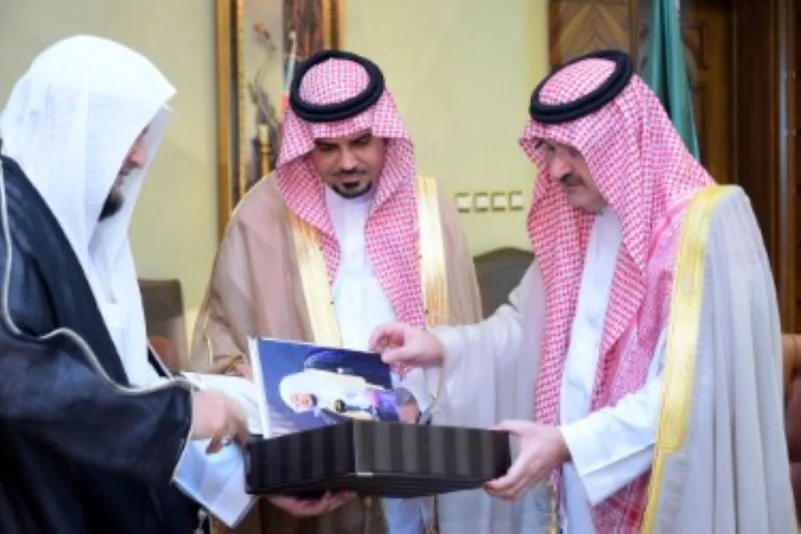مشعل بن ماجد يستقبل مدير جامعة جدة وأمين عام مسابقة القرآن الكريم