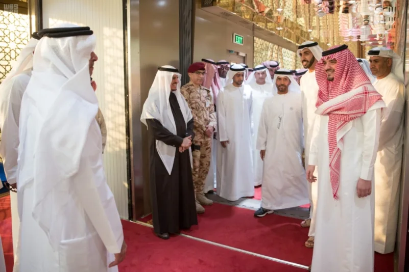 نائب رئيس الوزراء وزير الداخلية الإماراتي يغادر الرياض