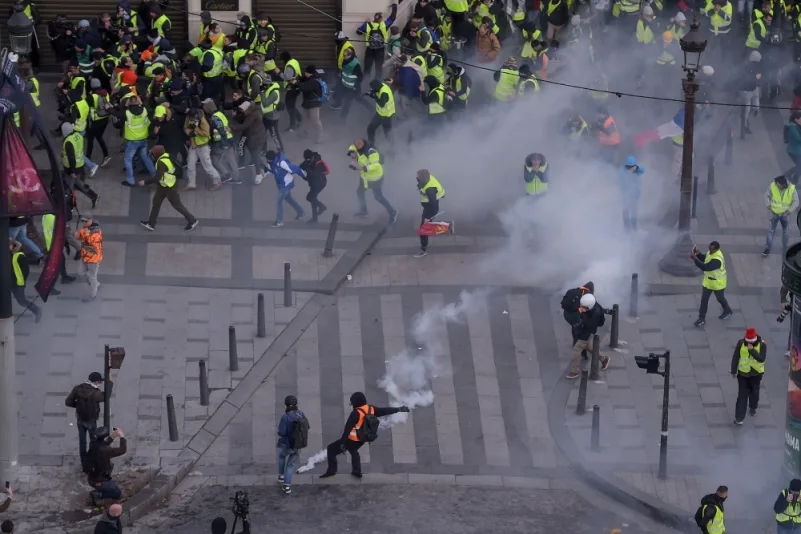 صدامات بين الشرطة و "السترات الصفراء" في باريس