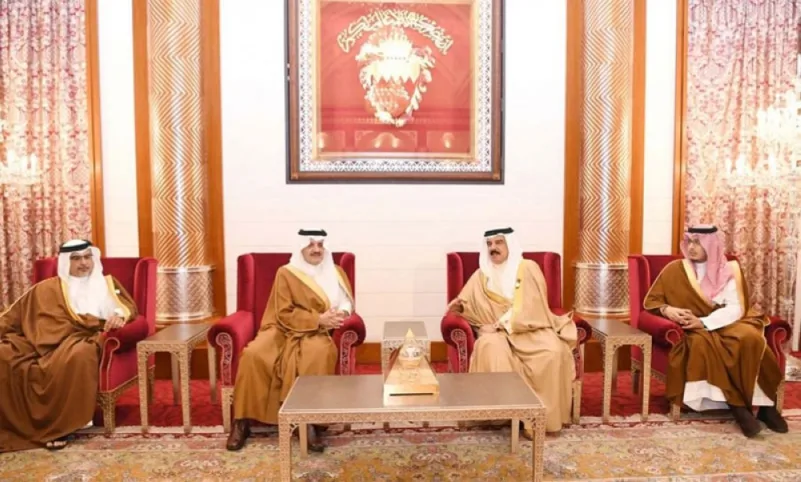 أمير الشرقية ينقل تعازي خادم الحرمين لملك البحرين في وفاة الشيخة نورة آل خليفة
