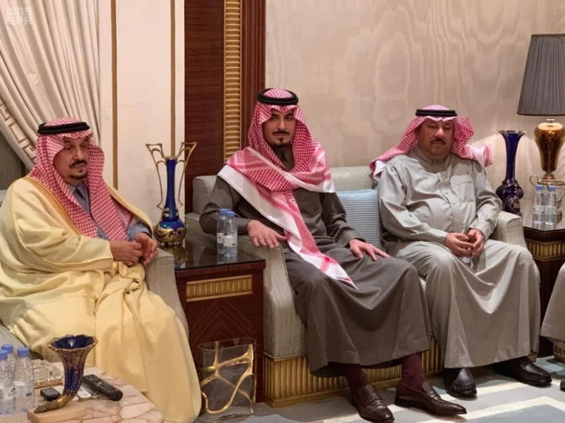 أمير الرياض يقدم العزاء في وفاة سلمان المنديل