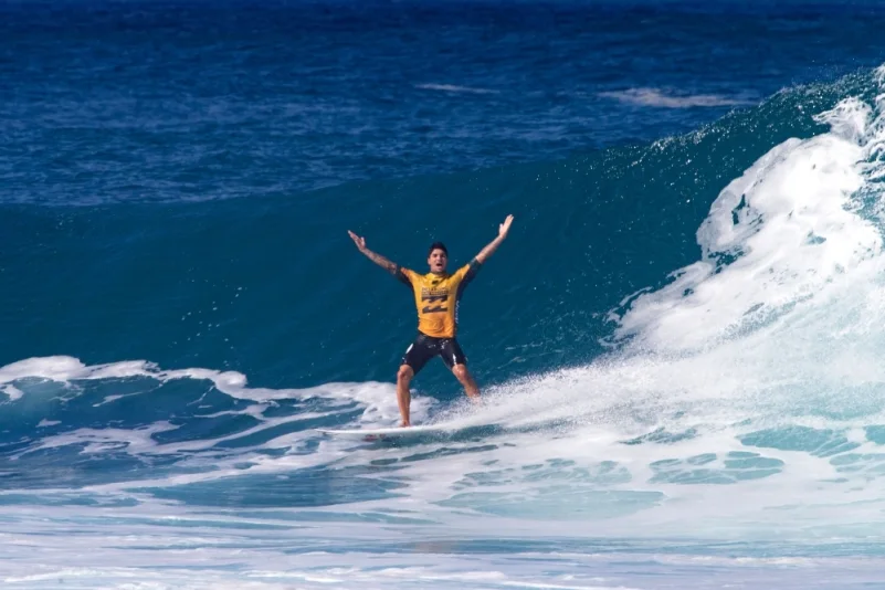 بالصور .. مسابقة ركوب الامواج على الشاطئ الشمالي لأواهو في هاواي