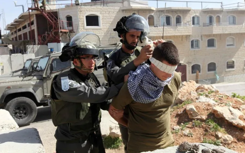 قوات الاحتلال تعتقل فلسطينيين من بيت لحم